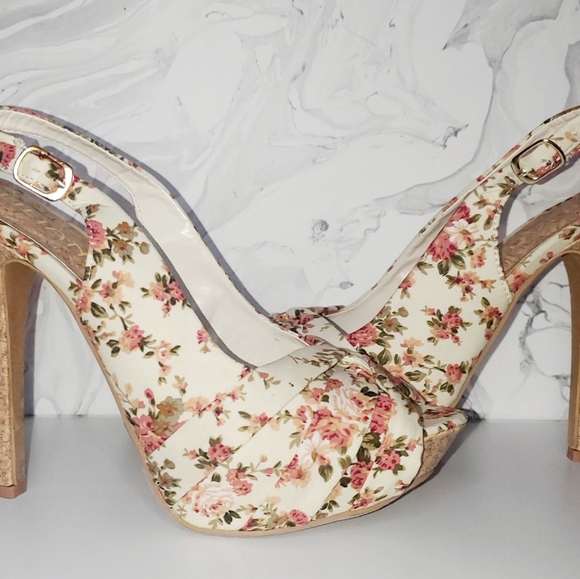 Floral printed heels - Picture 4 of 4
